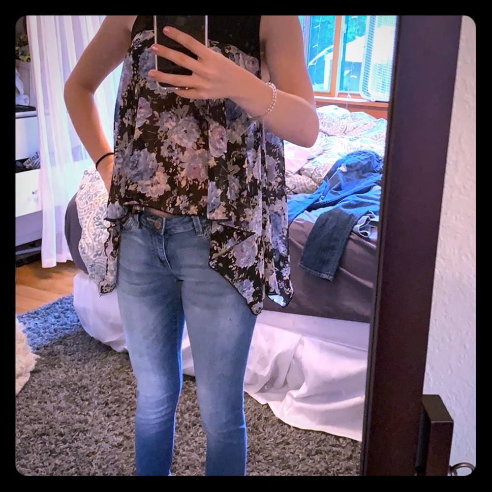 Flowy designed tank top